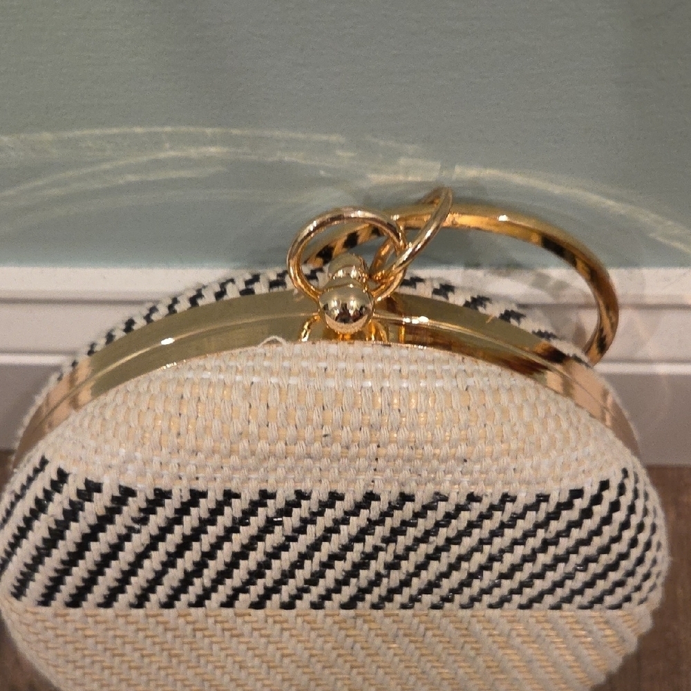 Alessia Round Shoulder, Crossbody, Wristlet Tan and Black Woven Bag - Picture 6 of 9